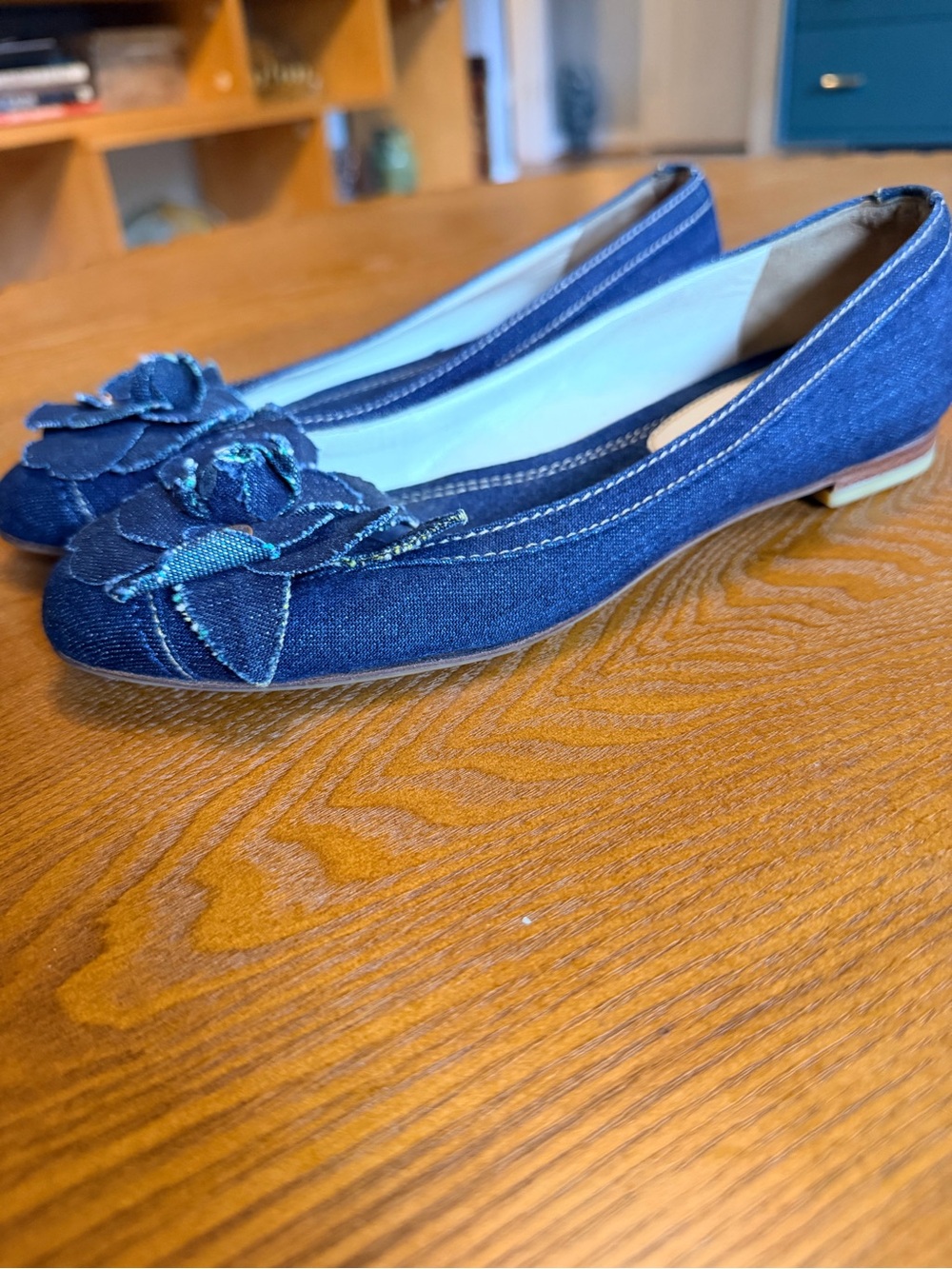 Denim Floral Applique Women's Ballet Flats - Blue